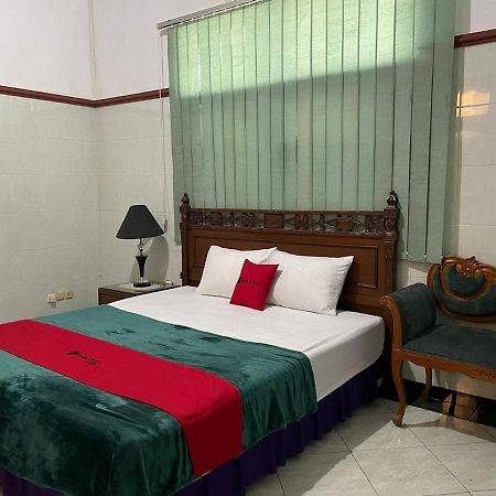 Reddoorz Syariah @ Karang Pilang Hotel Karangpilang Exterior photo