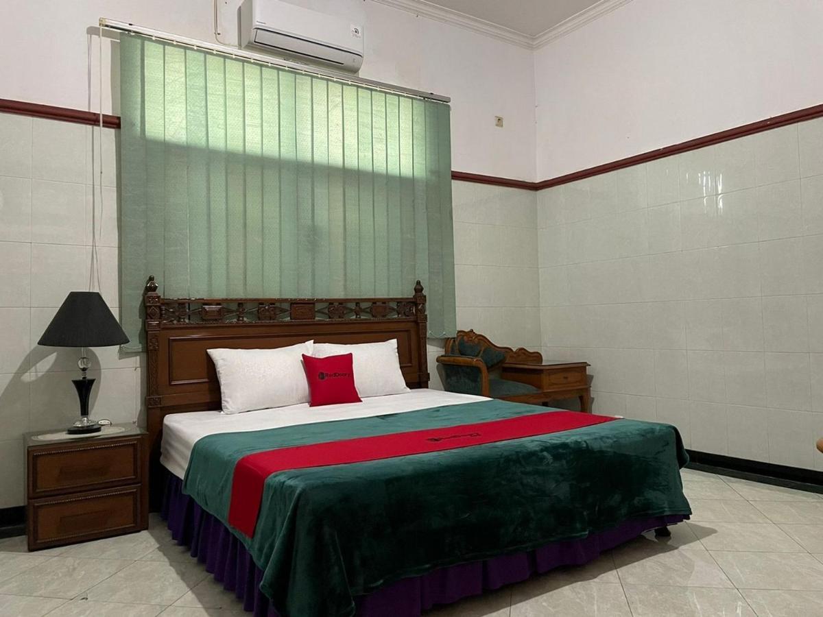 Reddoorz Syariah @ Karang Pilang Hotel Karangpilang Exterior photo