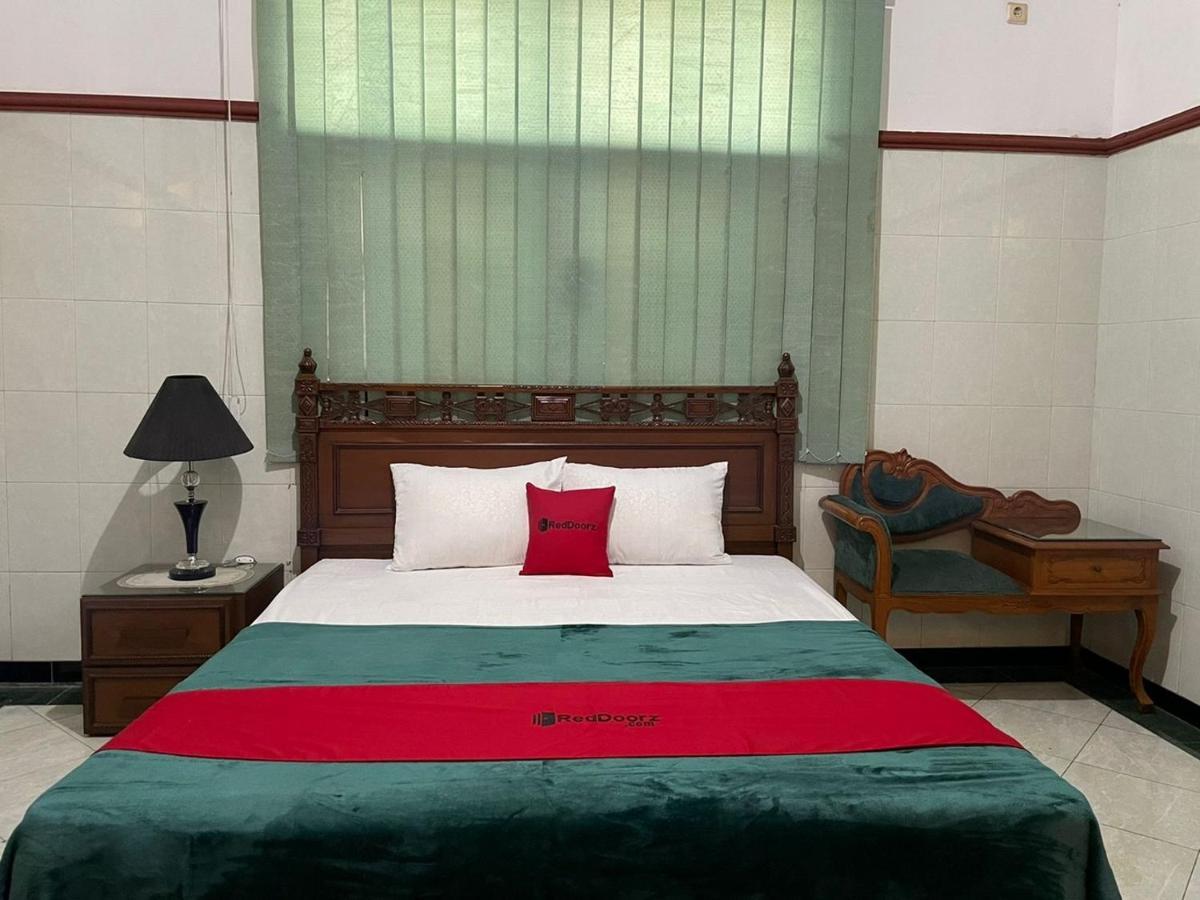 Reddoorz Syariah @ Karang Pilang Hotel Karangpilang Exterior photo