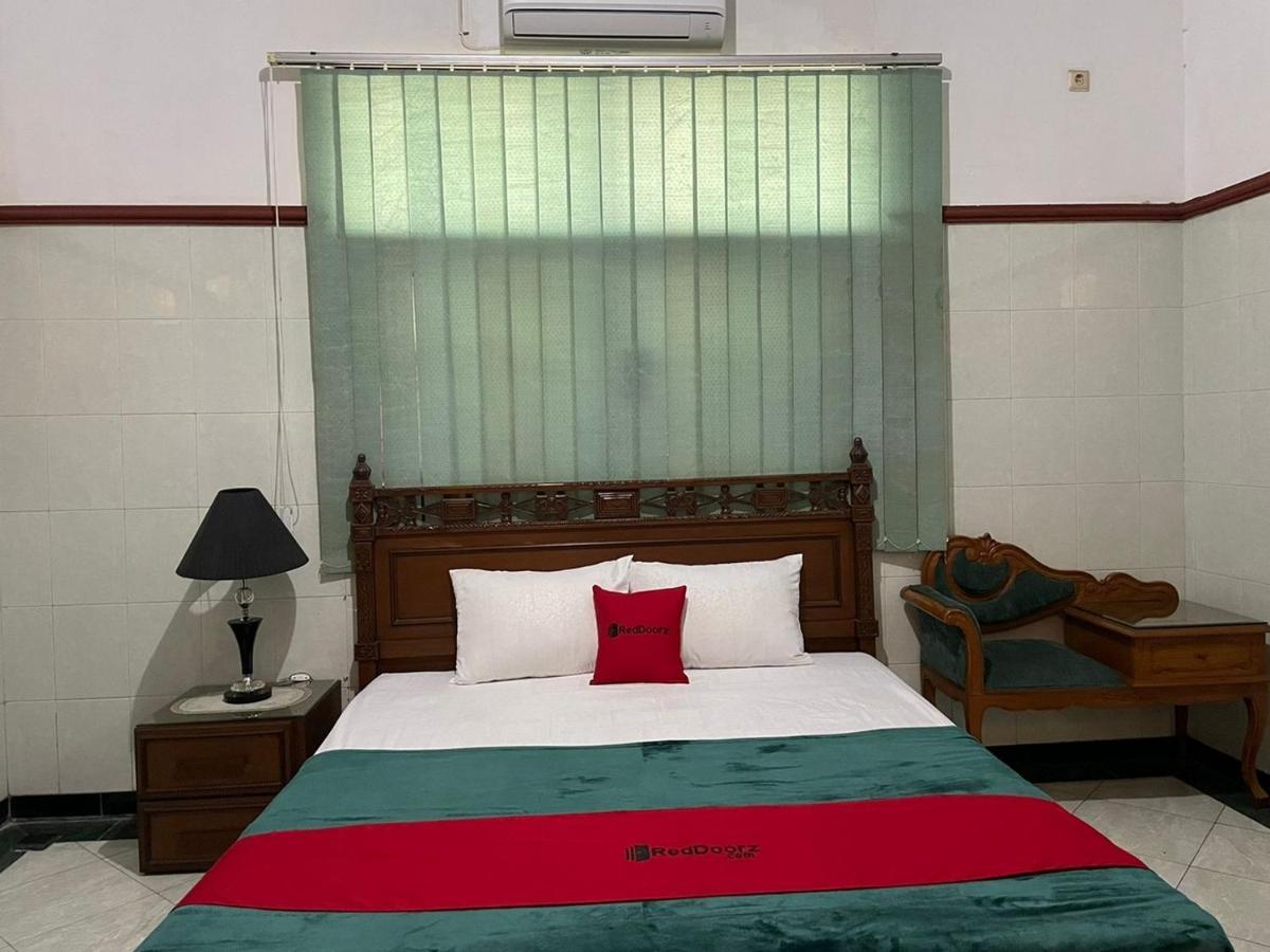 Reddoorz Syariah @ Karang Pilang Hotel Karangpilang Exterior photo